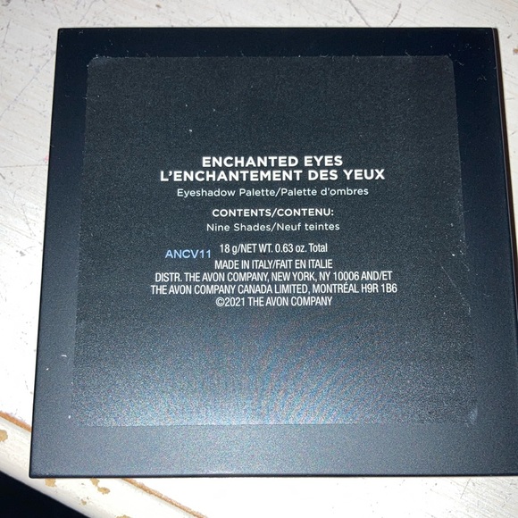 Cashmere Eyeshadow Pallet - Picture 3 of 4